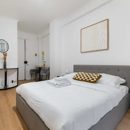 Elegant Sacre Coeur Metro Anvers - 18 -2p